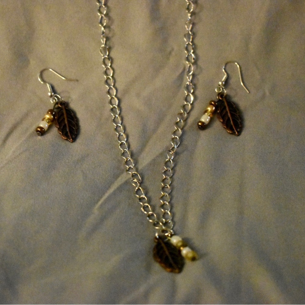 Handmade feather pendant necklace and earrings.